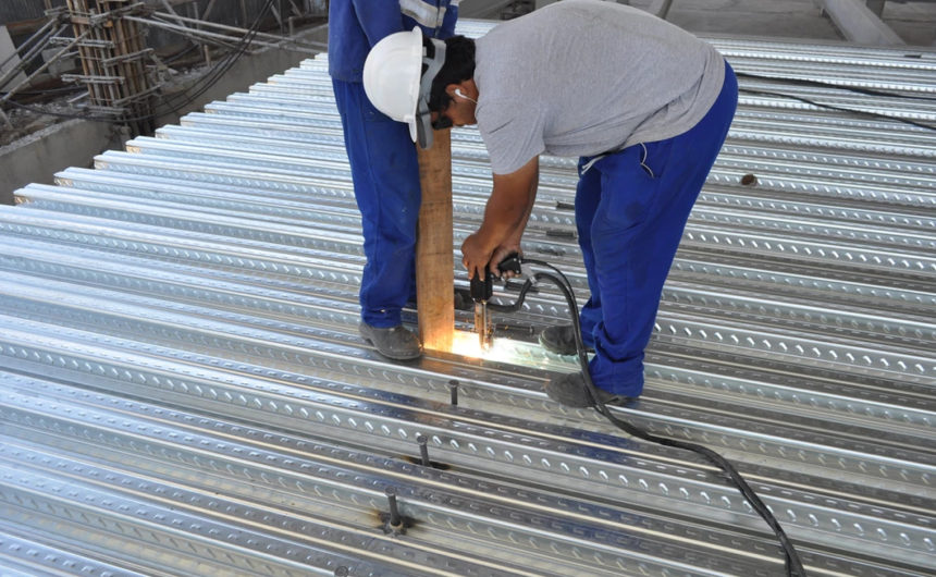 Fornecimento e Colocação de Steel-Deck